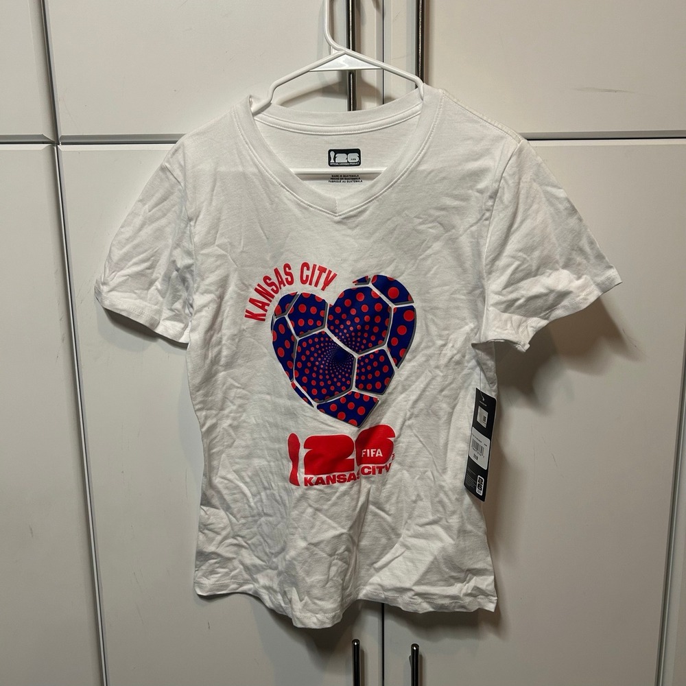 FIFA World Cup 2026 Kansas City Host City V-Neck T-Shirt White Medium NWT